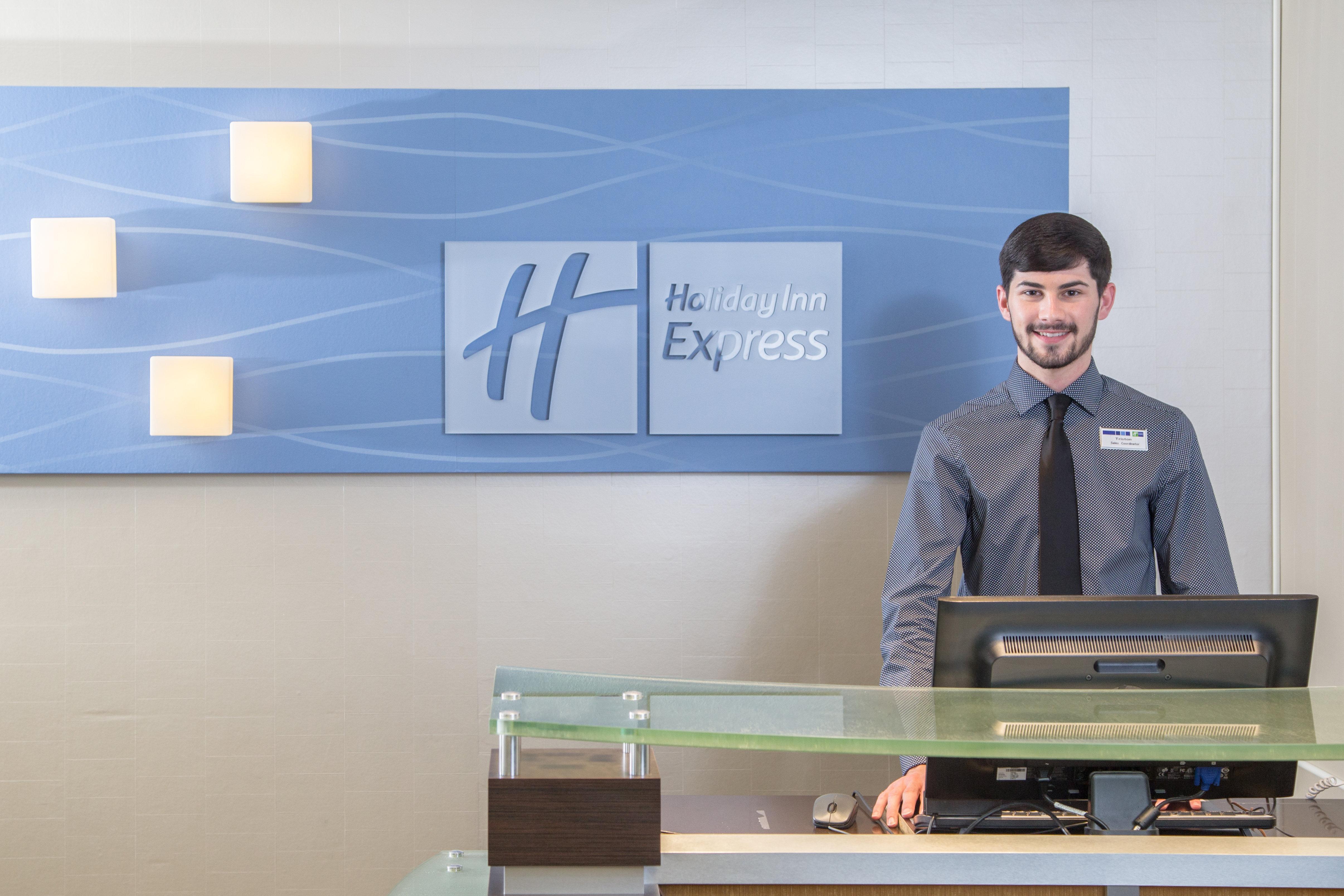 Holiday Inn Express & Suites - Oxford By Ihg Exterior photo