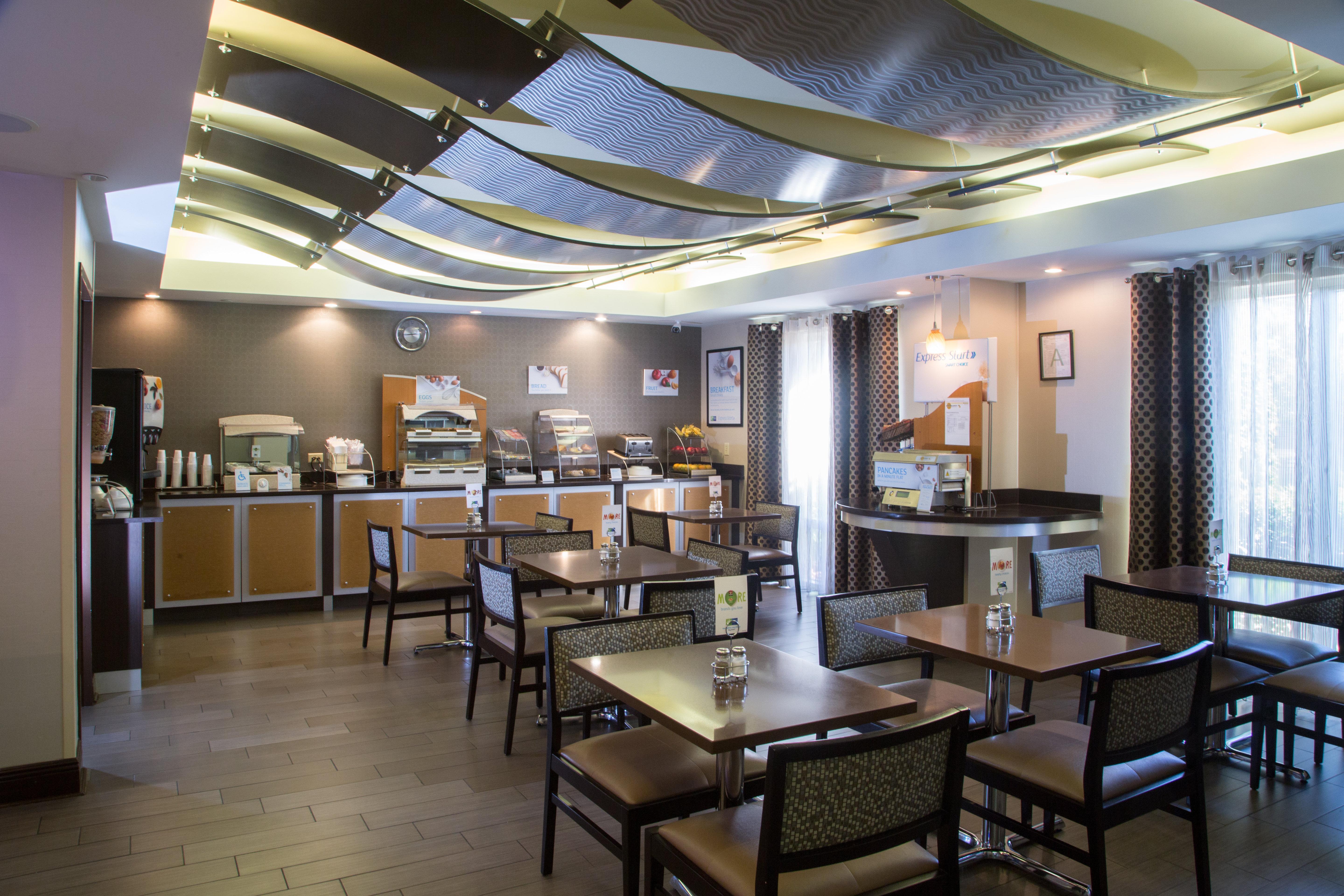Holiday Inn Express & Suites - Oxford By Ihg Exterior photo