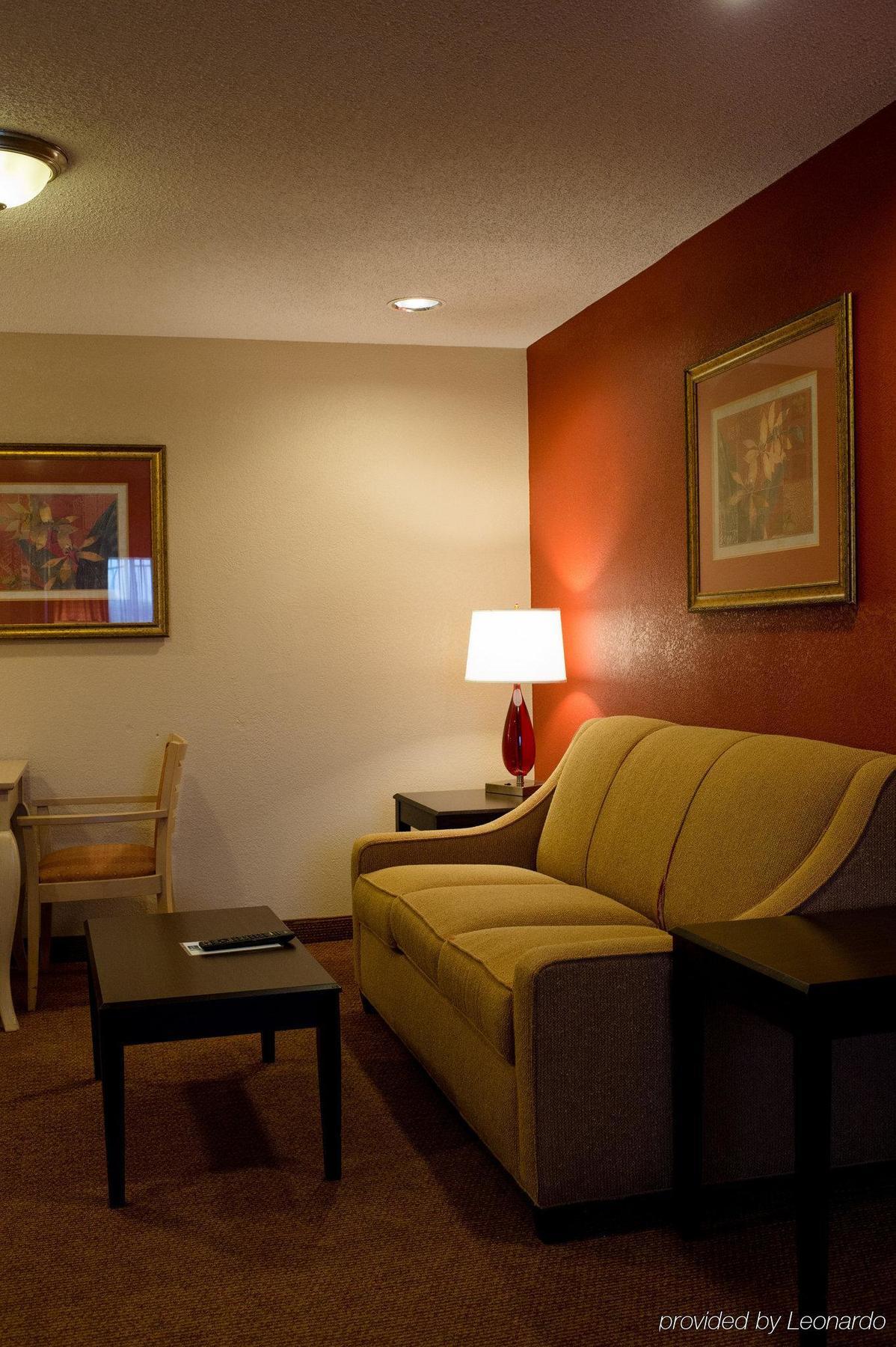Holiday Inn Express & Suites - Oxford By Ihg Exterior photo