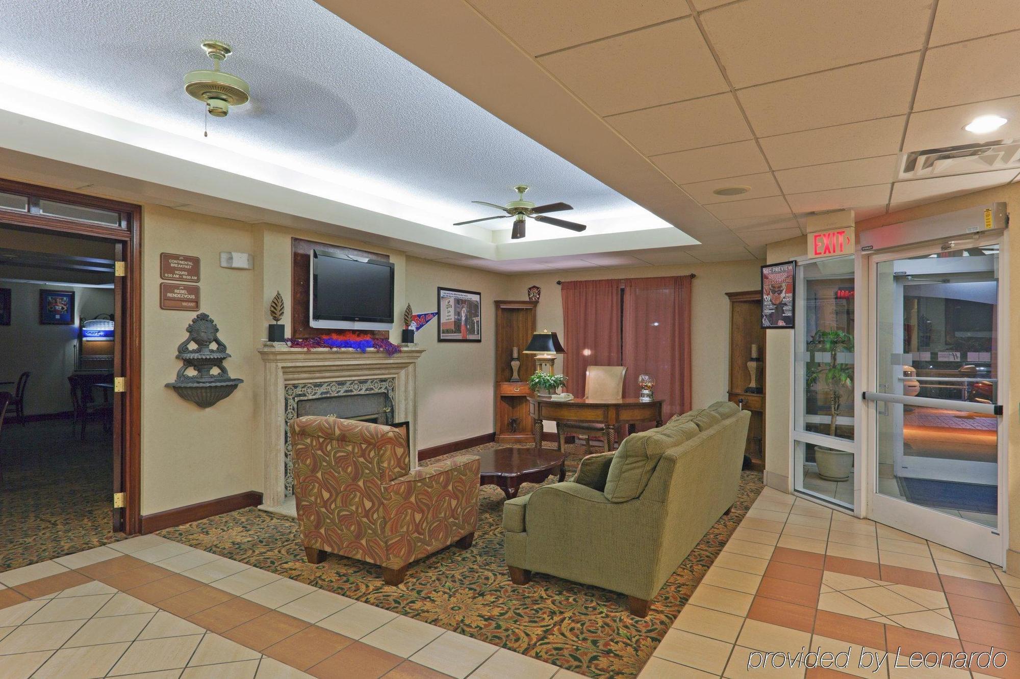 Holiday Inn Express & Suites - Oxford By Ihg Exterior photo