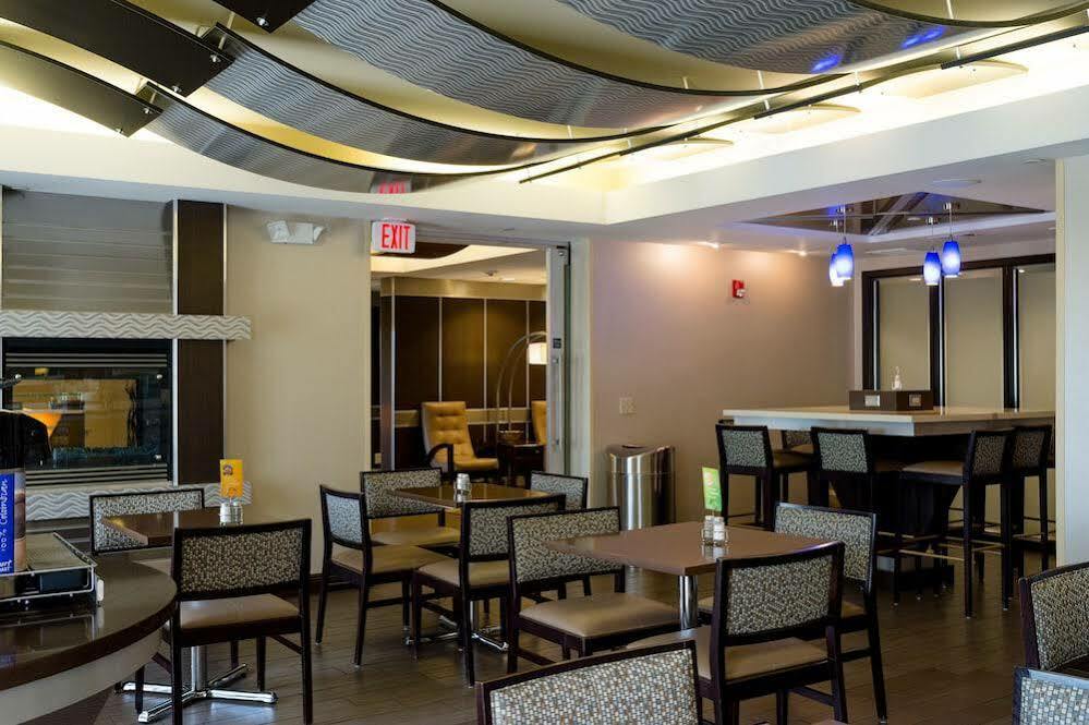 Holiday Inn Express & Suites - Oxford By Ihg Exterior photo